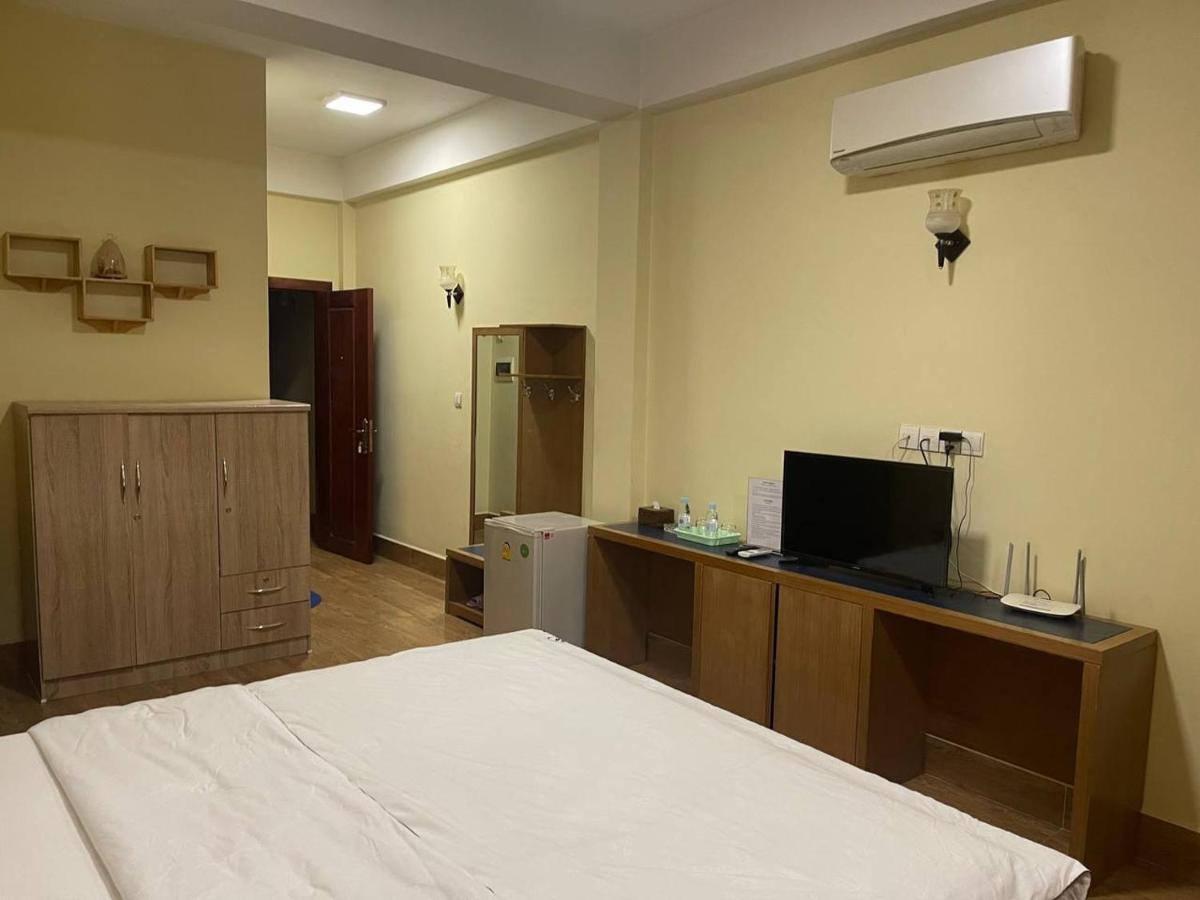 Blue Sky Guest House بنوم بنه المظهر الخارجي الصورة